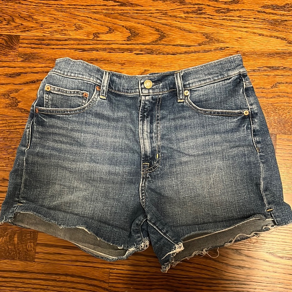 GAP 4” Inseam Medium Wash Denim Short